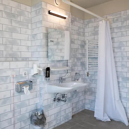 Hotel A&o Hackerbruecke 2*