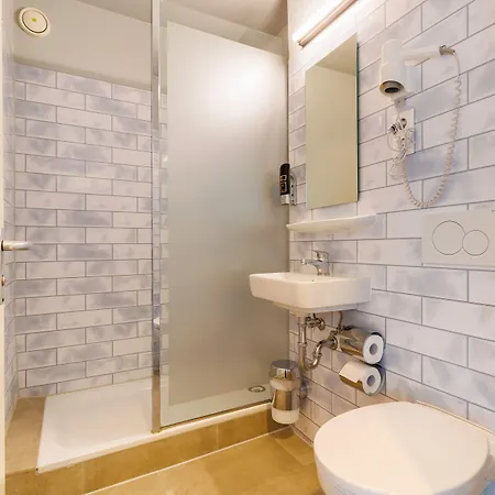 ホテル A&o ハッカーブリュッケ 2*